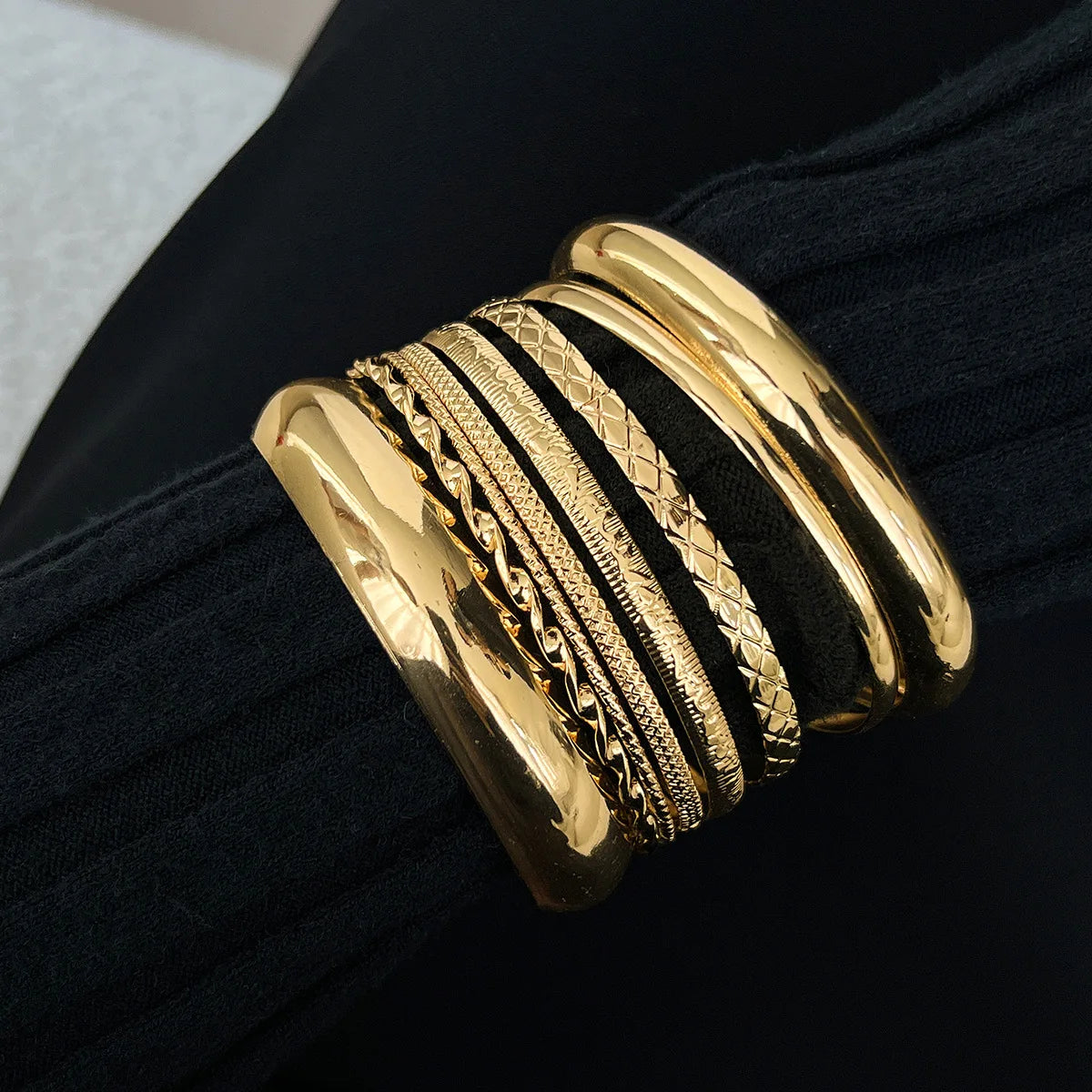 Zeenat Sculpted Bangle Set