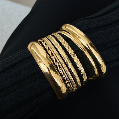 Zeenat Sculpted Bangle Set